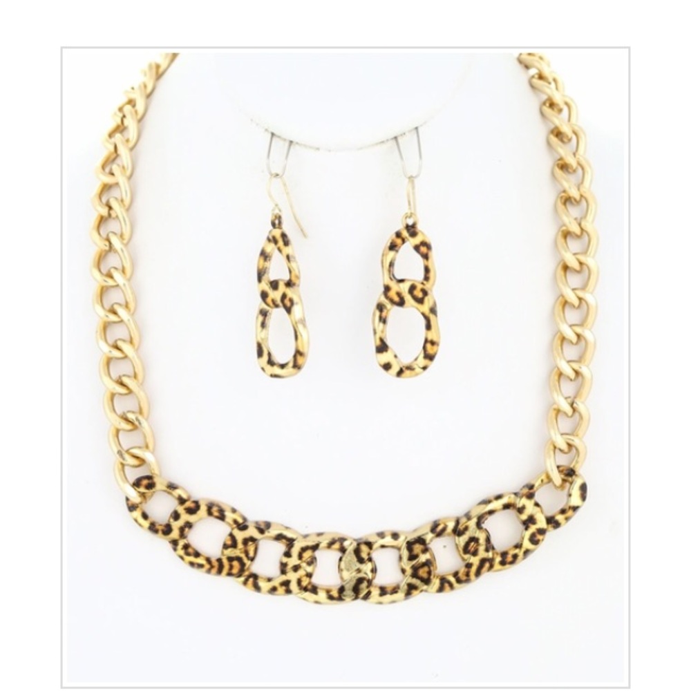 Leopard Bib Set